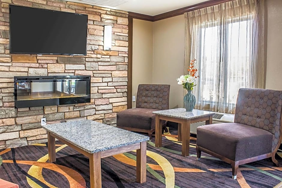 Comfort Inn & Suites Cedar Rapids North - Collins Road