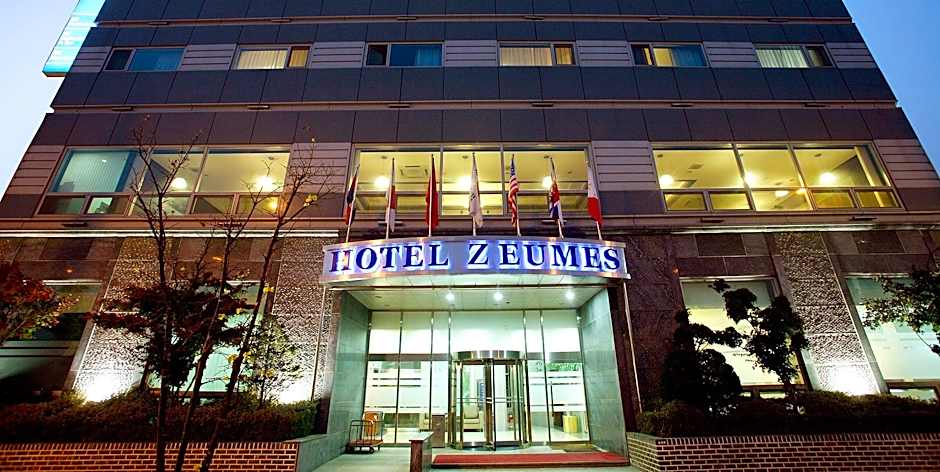 Photo 1 of 50 of Incheon Airport Hotel Zeumes