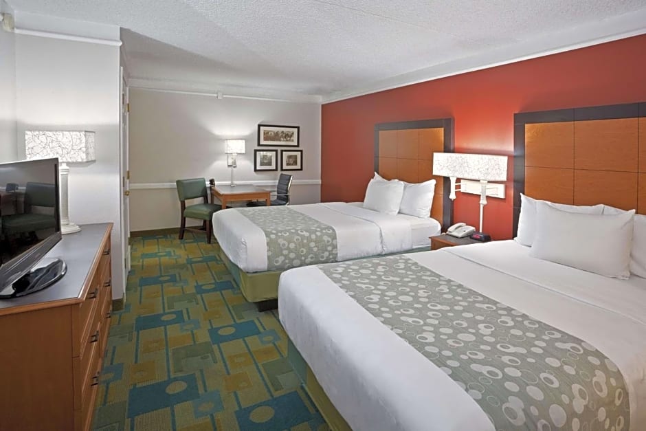 La Quinta Inn & Suites by Wyndham Phoenix Sky Harbor Airport