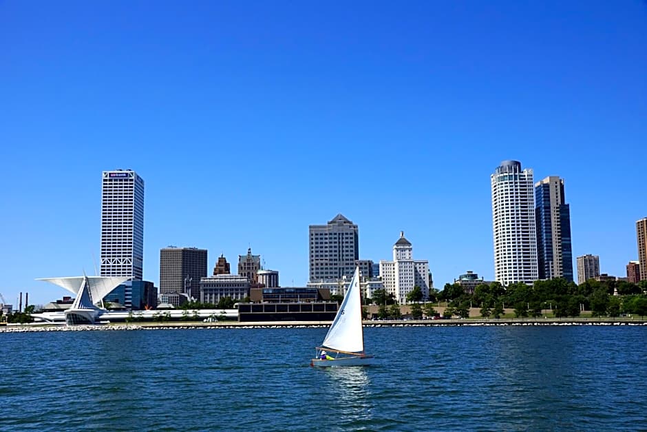 Crowne Plaza Milwaukee Airport by IHG