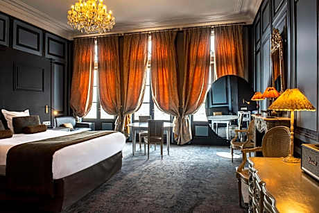 Suite with Hot Tub