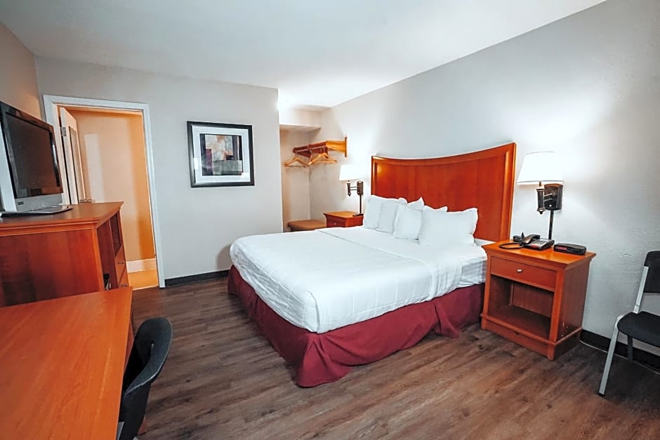 Lamplighter Inn and Suites - North