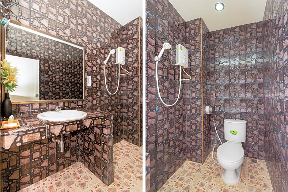 OYO 650 At Night Pranburi