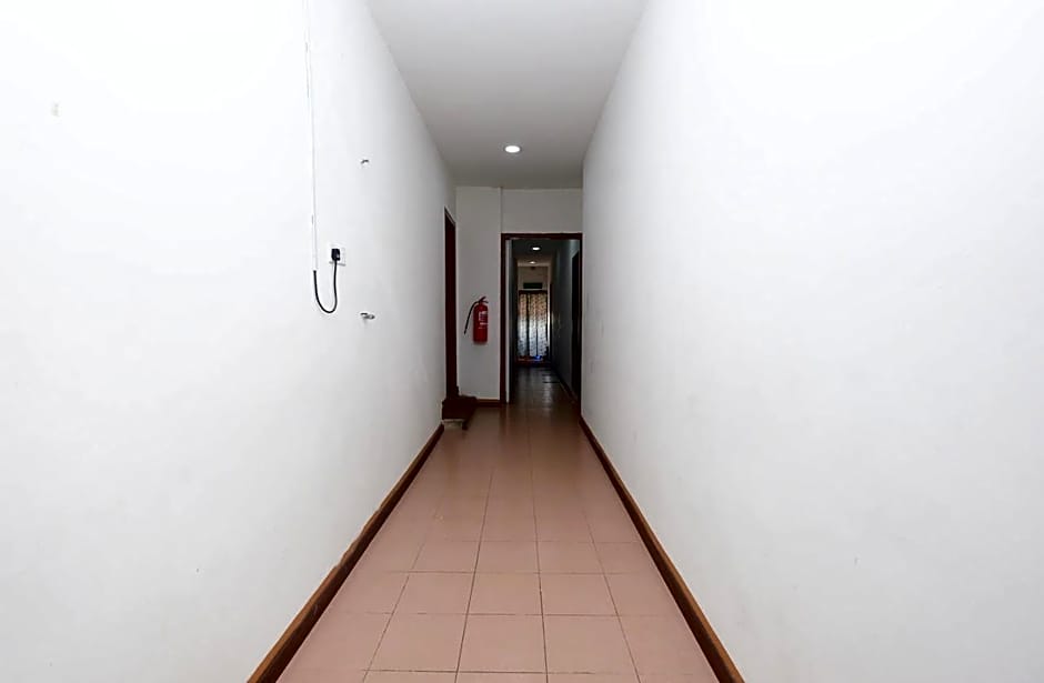 OYO 850 Gold Star Hotel