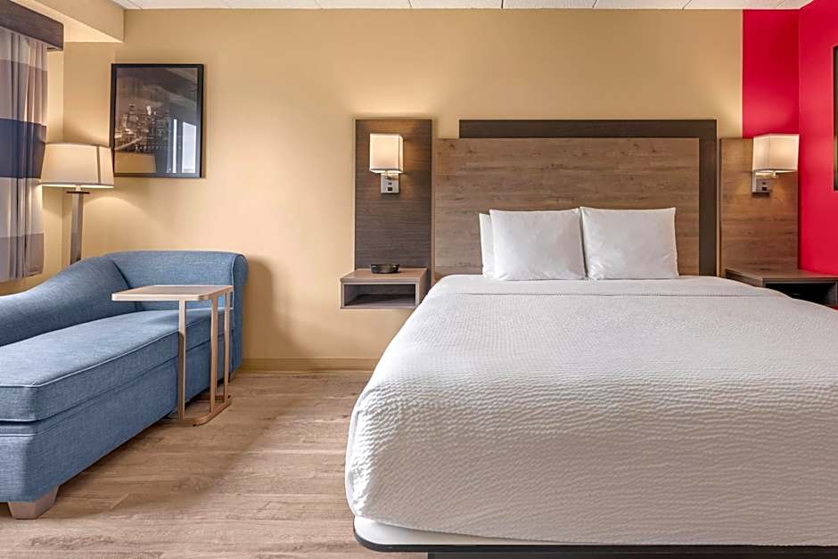 Ramada by Wyndham Minneapolis Golden Valley