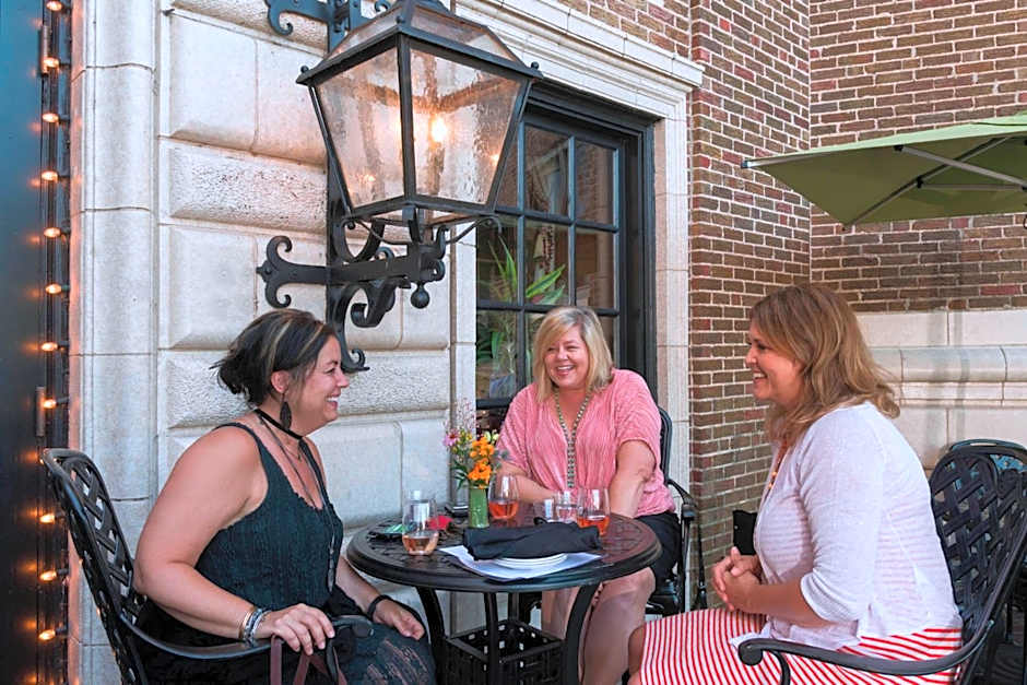 The Raphael Hotel, Autograph Collection by Marriott