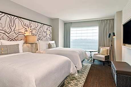 Larger Guest room, 2 Queen