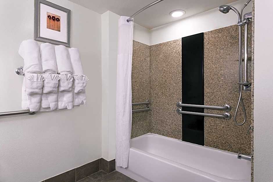 Wingate by Wyndham Athens Near Downtown