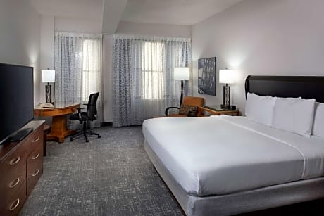 Queen Room with Roll-In Shower - Mobility Access/Non-Smoking