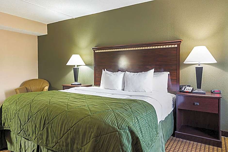Quality Inn & Suites Greenville - Haywood Mall