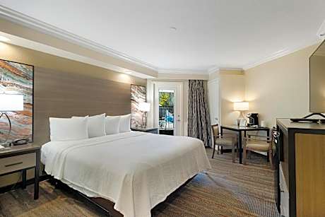 King Room with Roll-In Shower - Mobility Access