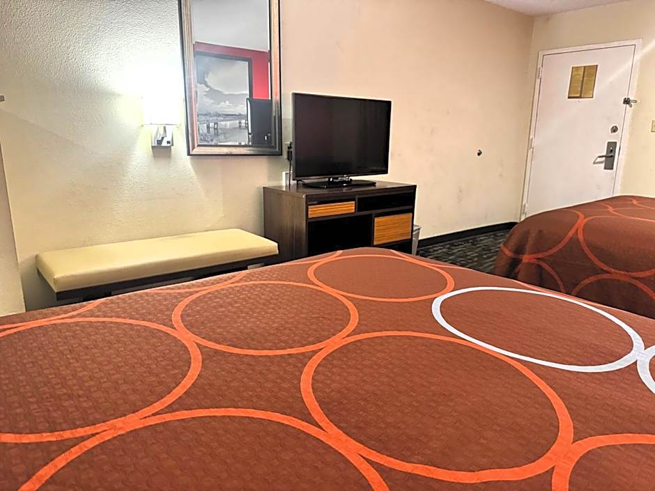 Super 8 by Wyndham Hattiesburg South