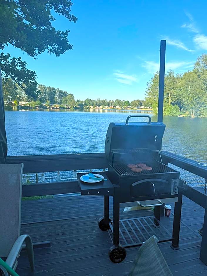 Lakeside Dorchester Lodge - Hot Tub with Fishing Peg