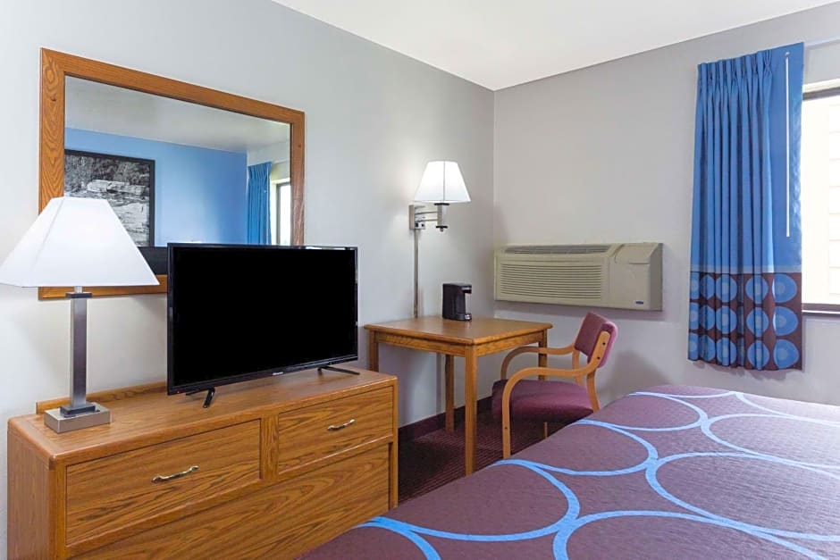 Super 8 by Wyndham Wisconsin Dells