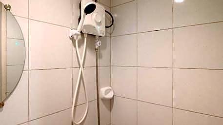 RedDoorz @ Malibu Room BF International Las Pinas