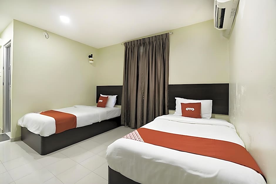 OYO 89960 Manjung Inn Hotel