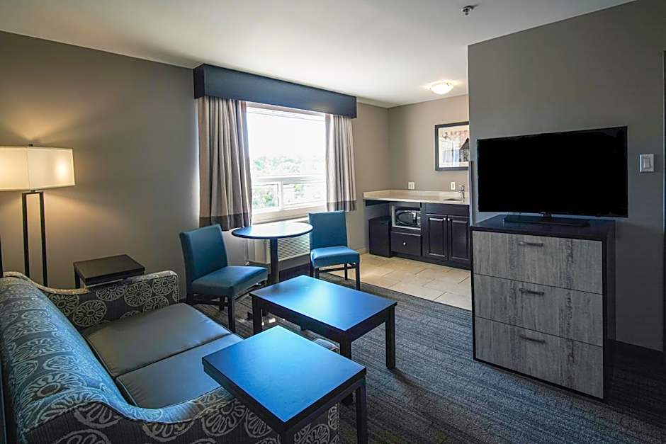 Best Western Plus Chocolate Lake Hotel