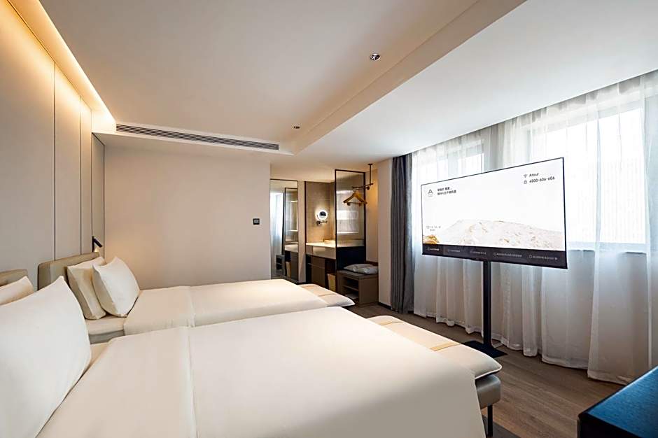Atour Hotel Dalian Donggang Business District Gangwan Plaza