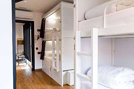 Bed in 6-Bed Dormitory Room