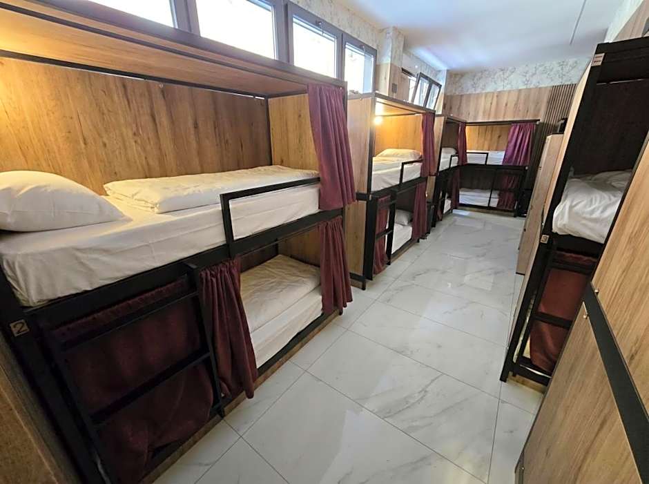 Senda Hostel Retiro - Atocha & Madrid Centro