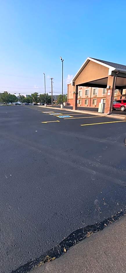 TownHouse Extended Stay Hotel Downtown