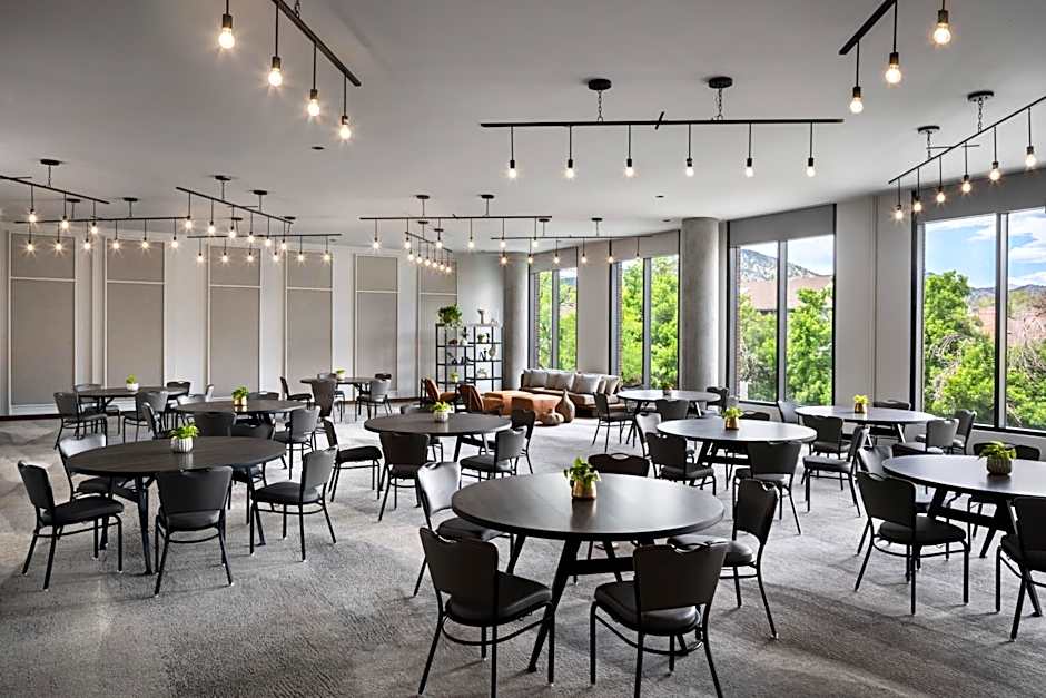 Moxy Boulder University