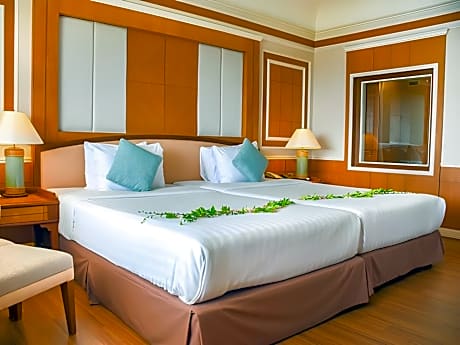 Presidential Suite with 1 King Bed and Twin Beds