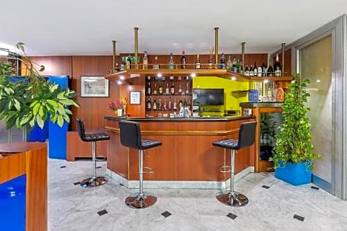 Ginosi Arizona Hotel