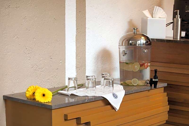 Descansera Hotel Business and Pleasure