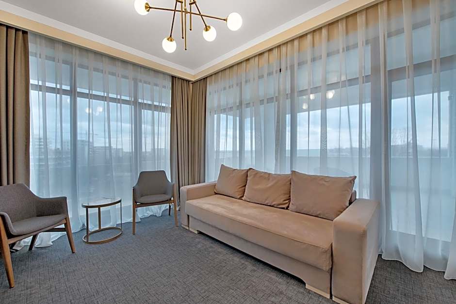 Oxford Hotel & Conference Center