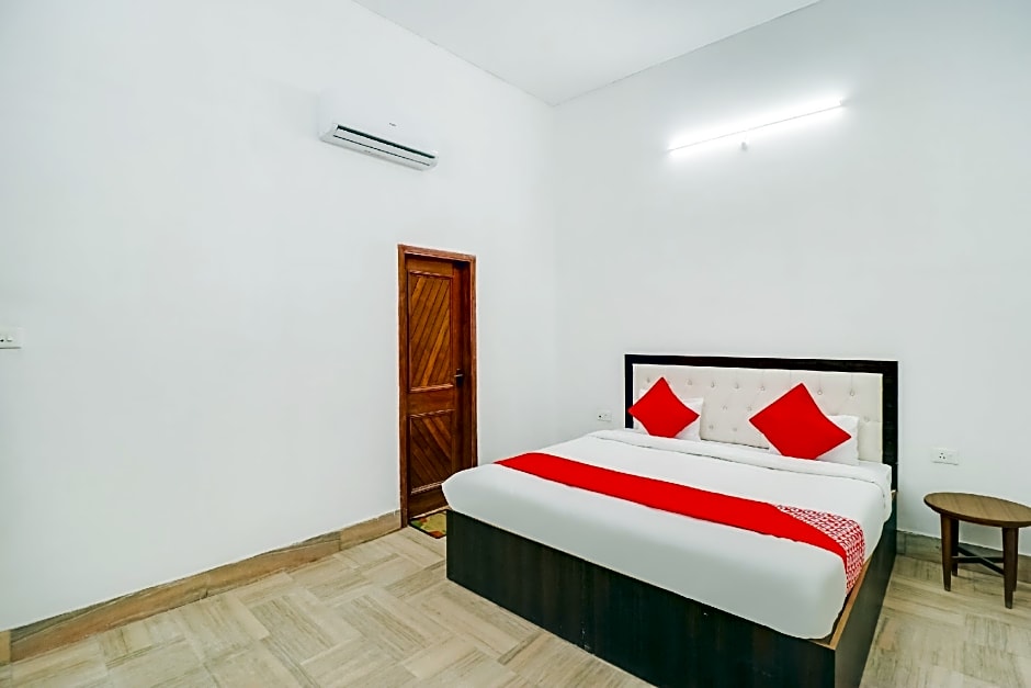 OYO 65521 Hotel Prashansha Palace