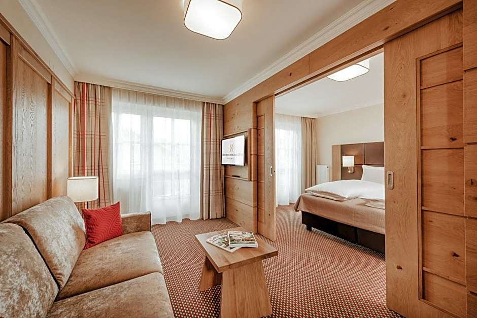 Österreichischer Hof-im Bademantel direkt in die Alpentherme
