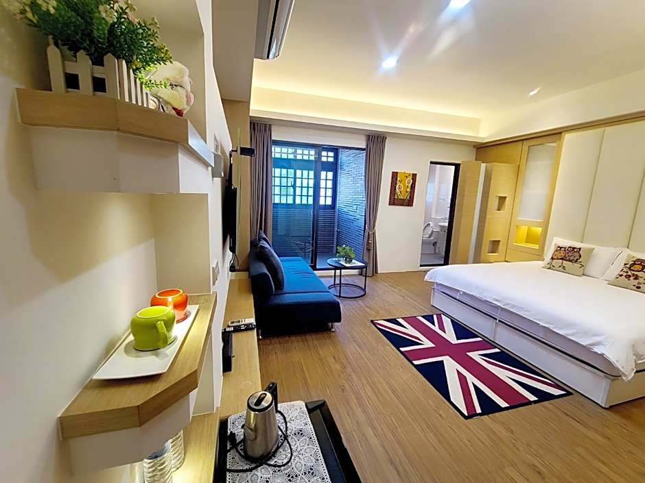 Photo 1 of 6 of Superior 1 Queen Bed