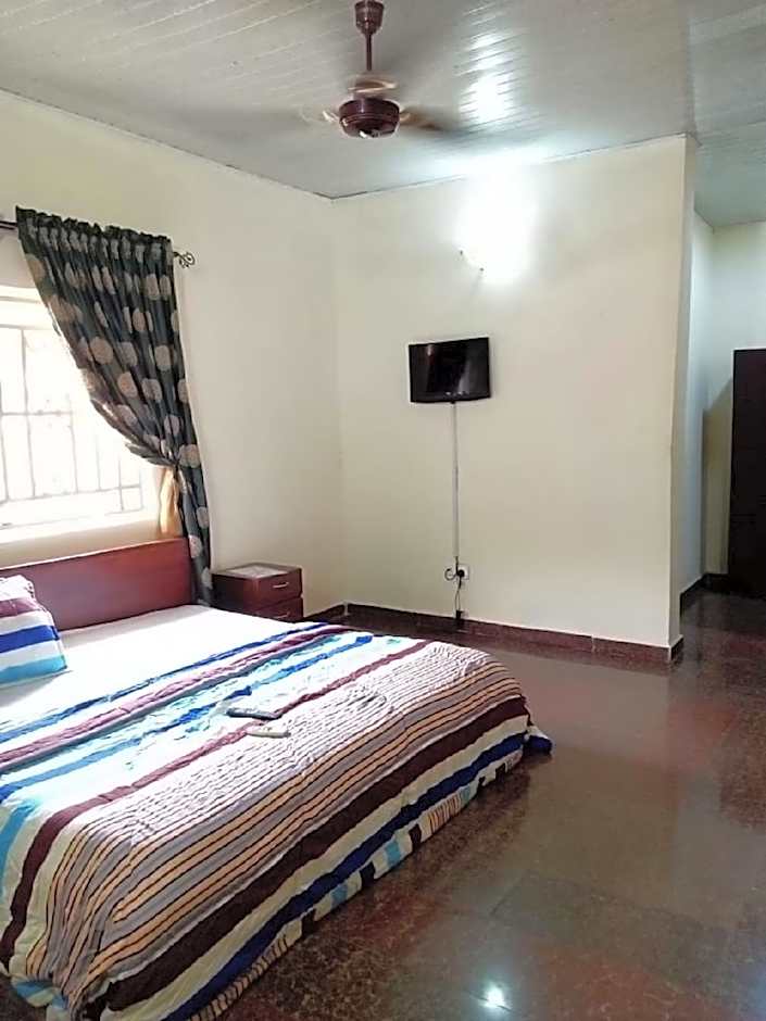 Sycamore Royals Hotel Jahi