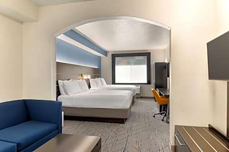 Queen Suite with Two Queen Beds and Mobility Accessible Tub - Non-Smoking