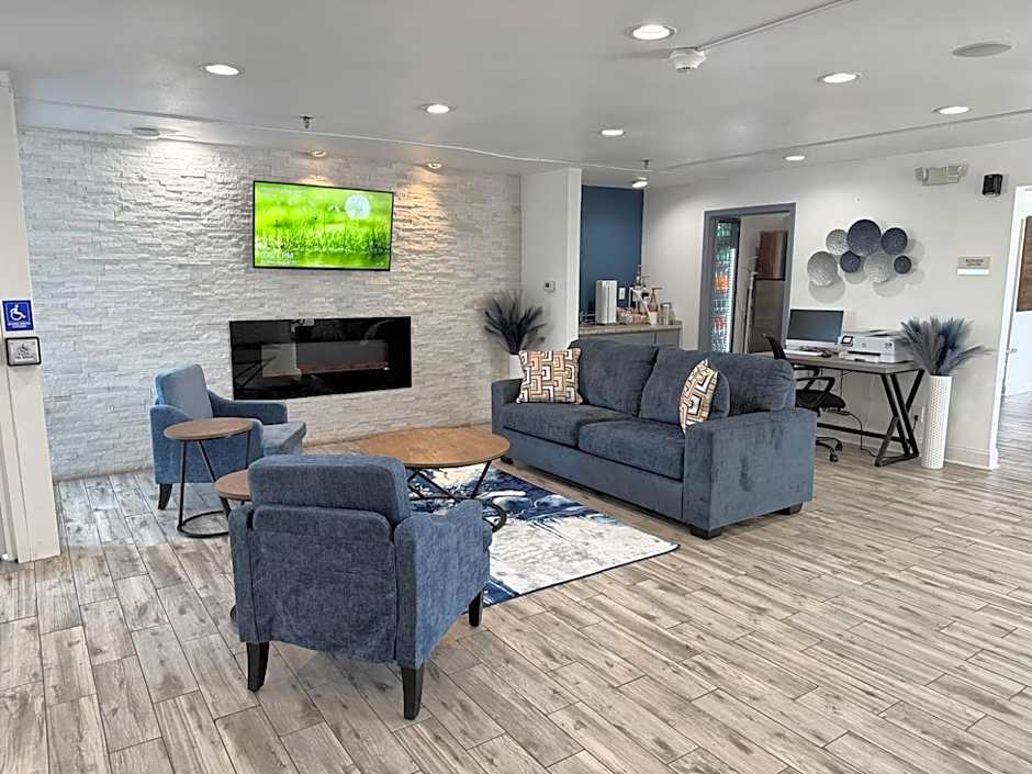 Clarion Pointe - Greensboro Coliseum Area