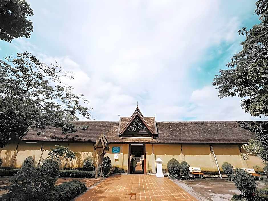 Seasons Riverside Hotel