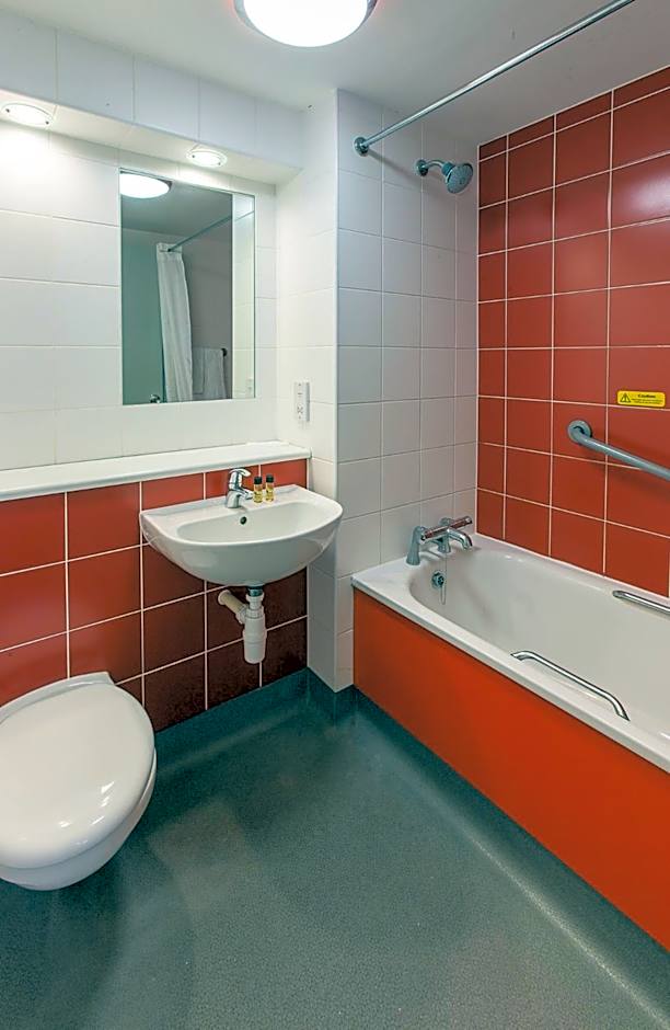 Redwings Lodge Wolverhampton Central