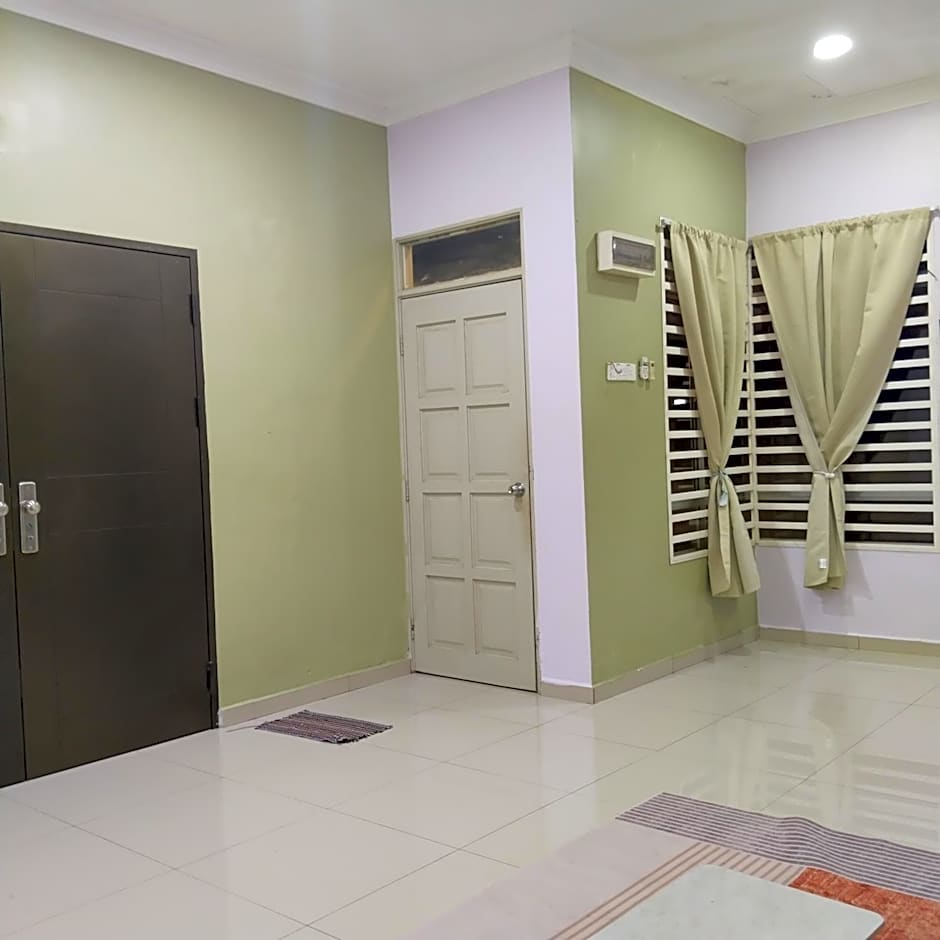 Happy Raub Guest House