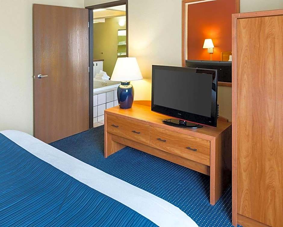 Quality Inn Lakeville North