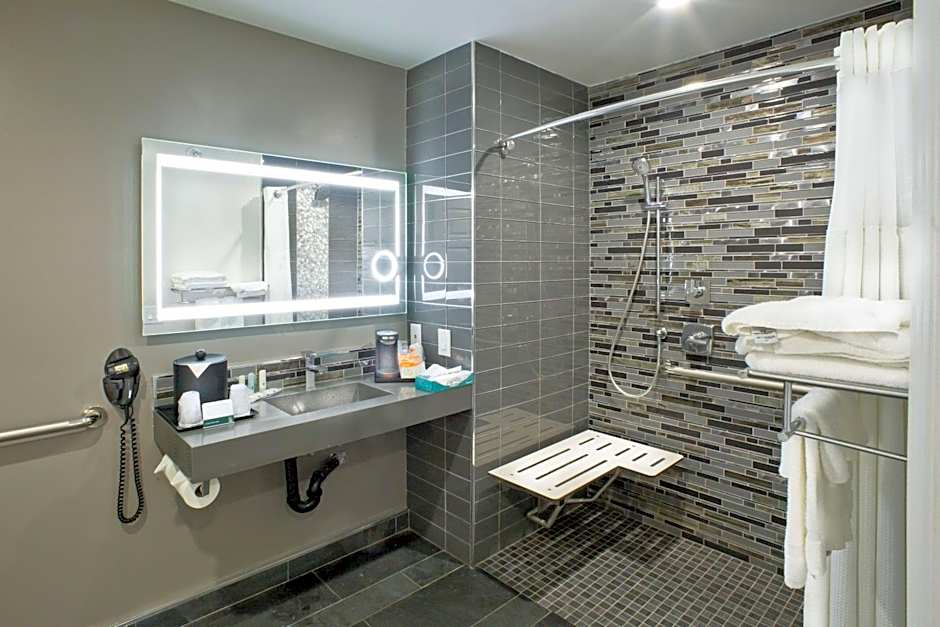 Bay Area Inn & Suites