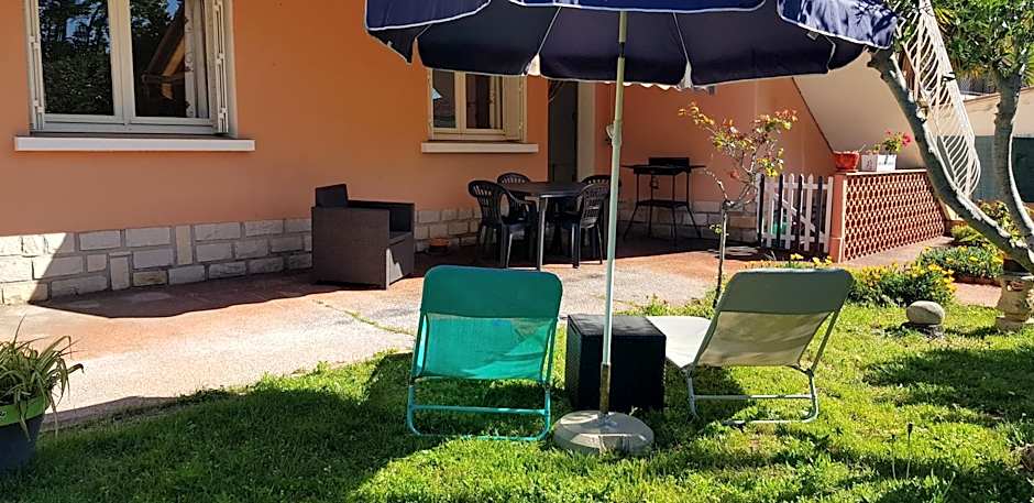 Appartement bas de villa rez de jardin