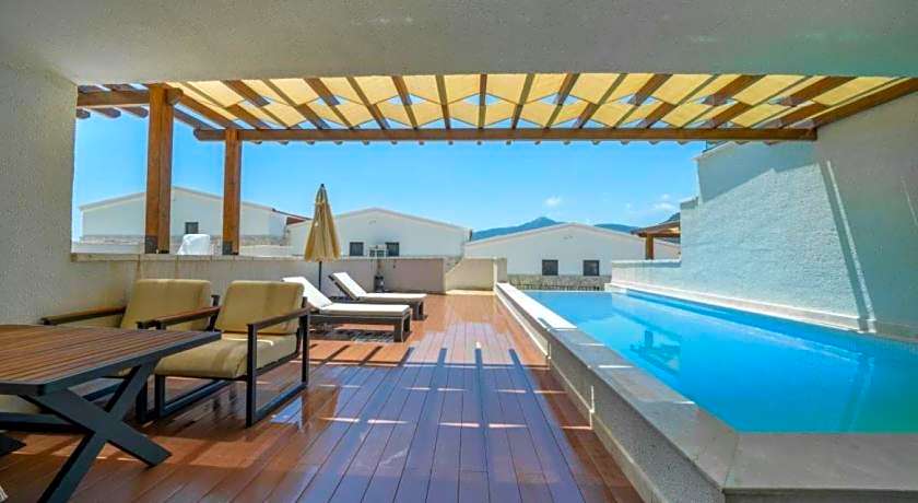 Lures Hotel