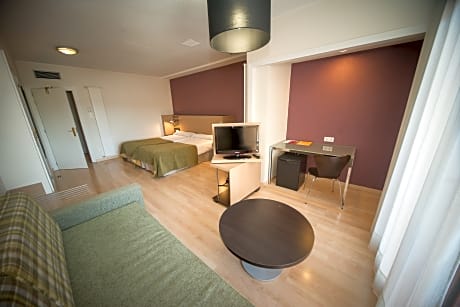 QUADRUPLE ROOM (4 ADULTS)