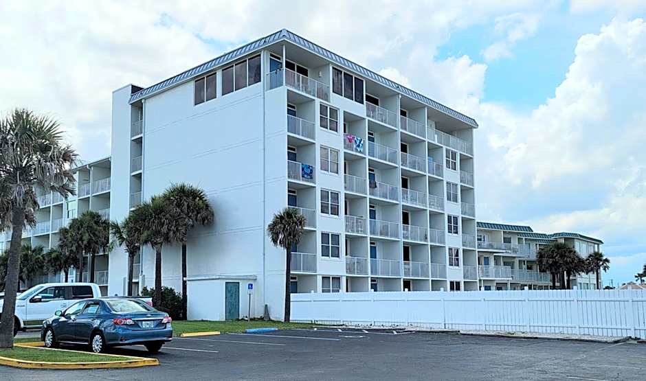 Oceanfront Escape With Balcony and heated salt water pool Sleeps 4