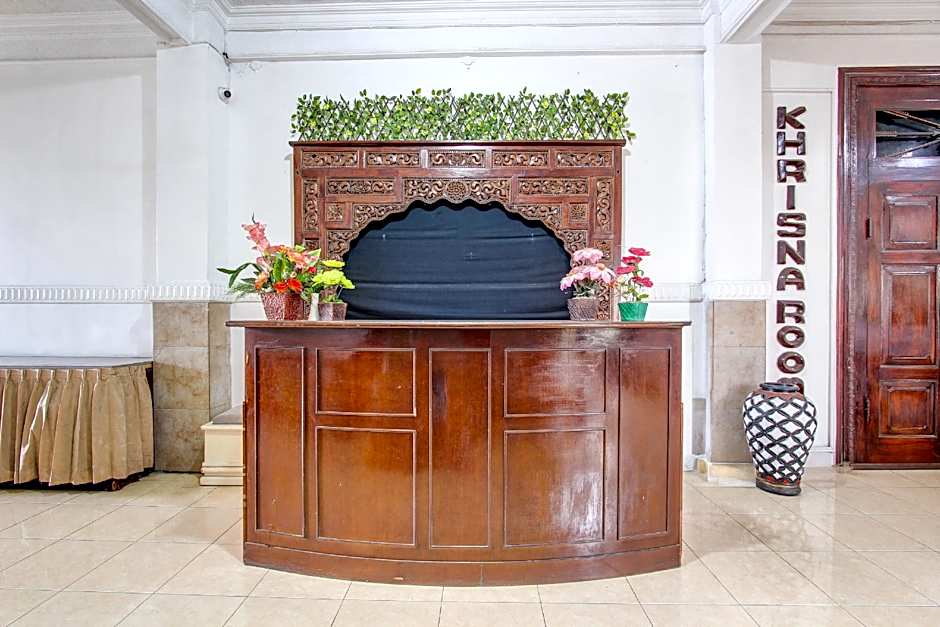 Capital O 93653 Kinasih Hotel