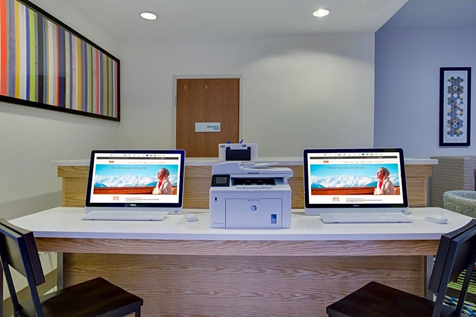 Holiday Inn Express & Suites., an IHG Hotel