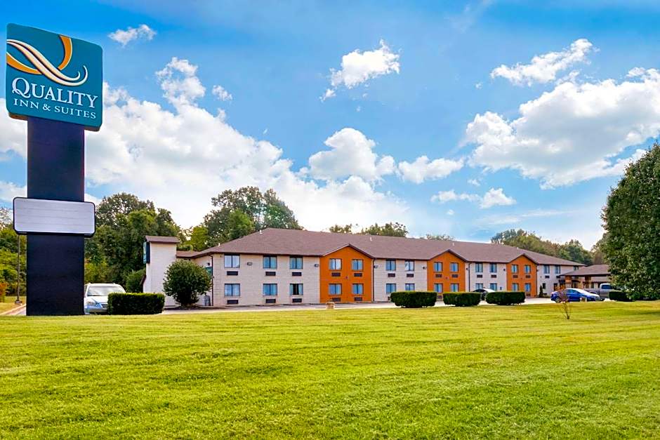 Photo 1 of 35 of Quality Inn & Suites Metropolis I-24