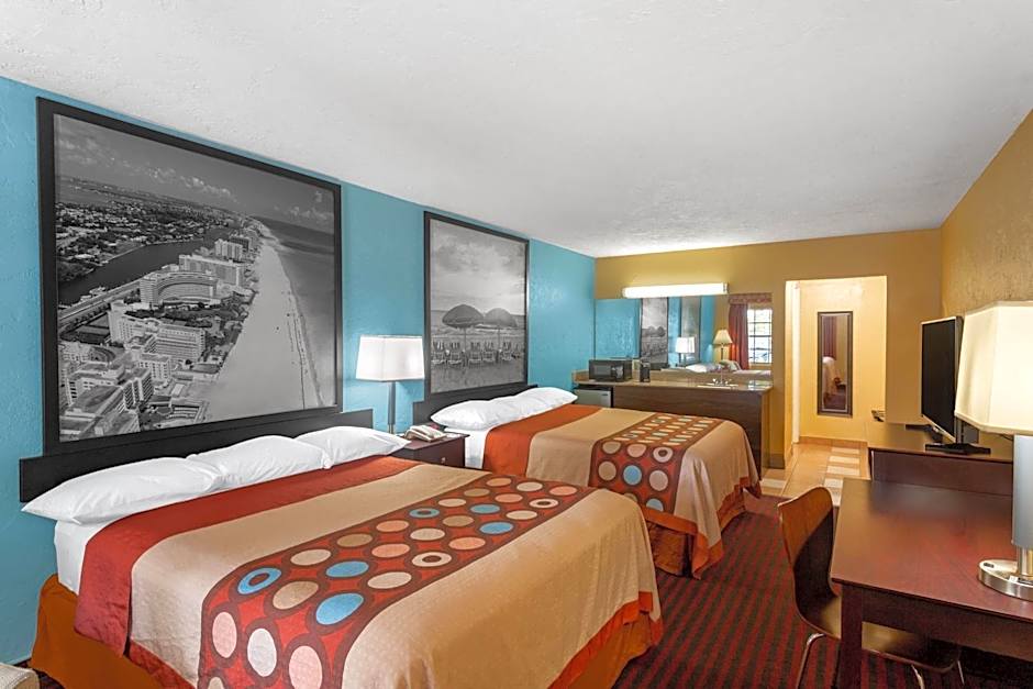 Super 8 by Wyndham Bradenton Sarasota Area