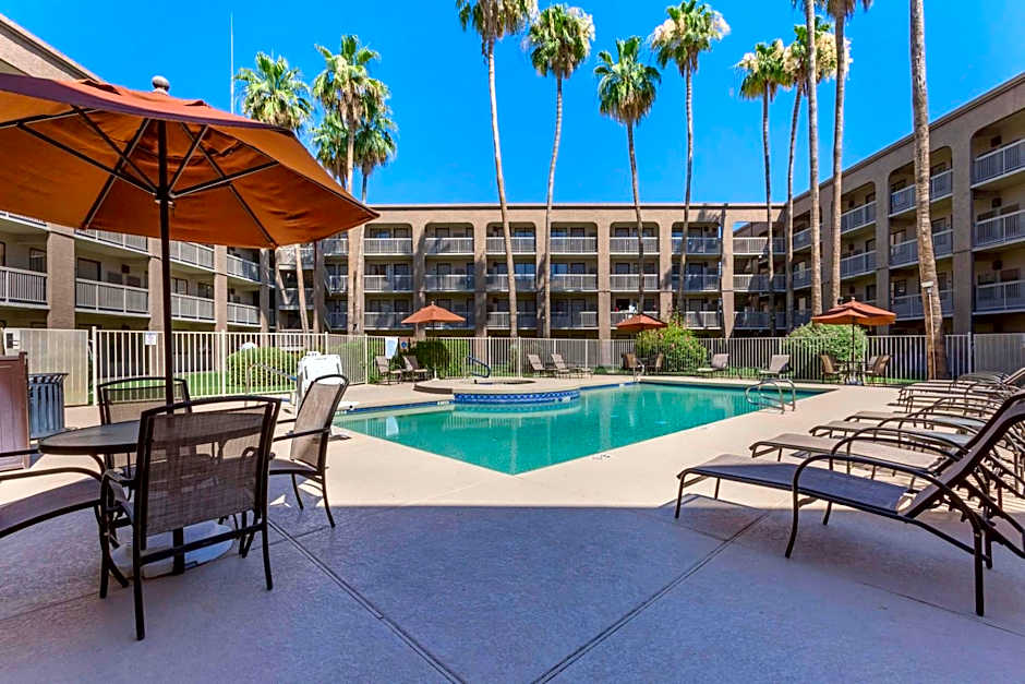 Best Western Plus Scottsdale Thunderbird Suites